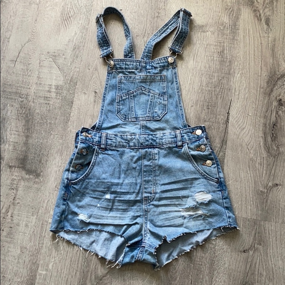 NWT - Super cute overall shorts!